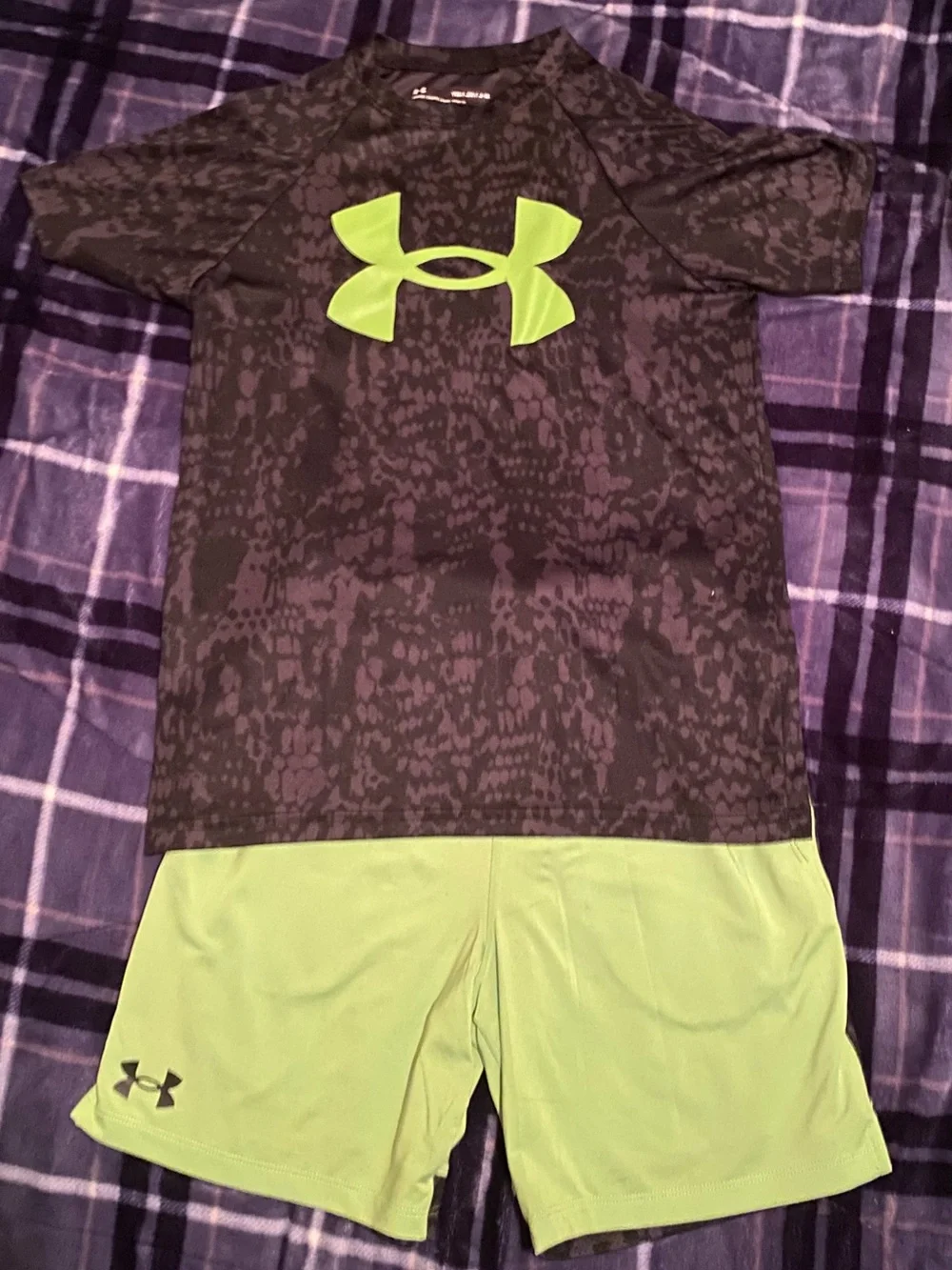 Under armour lot of 5 youth boys outfits